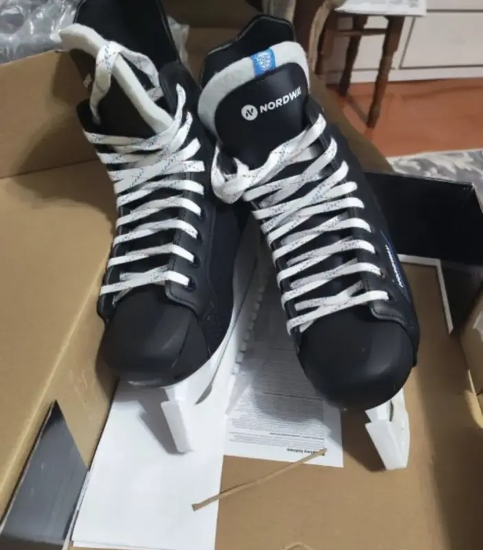 Коньки хоккейные