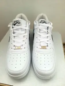 Новые мужские кроссовки Nike