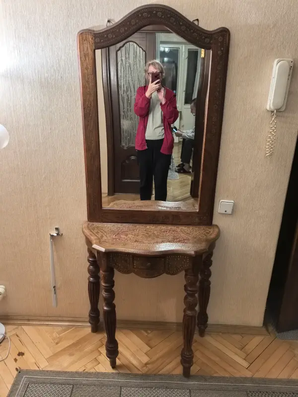 Зеркало и консоль