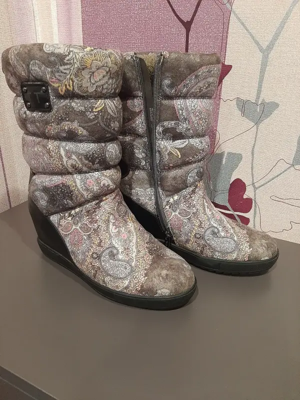 Зимние сапожки р.39 (состояние новых)