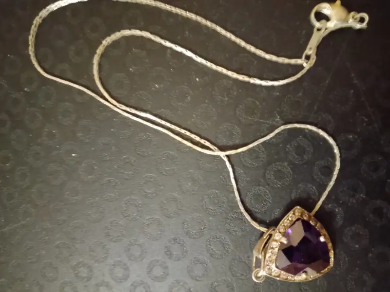 Женская цепочка с кулоном