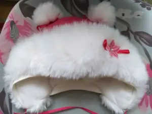 Шапка розовая с мехом на 2-3года, как новая