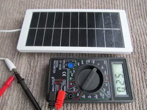 Солнечная батарея подзарядки от видеокамеры 5V, размеры 195х92 мм., разъем 5,5 мм.