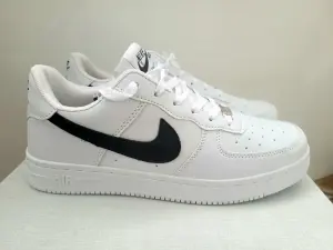 Новые мужские кроссовки Nike