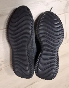 Кроссовки серые для электриков с железными носами, р.47, новые из Литвы