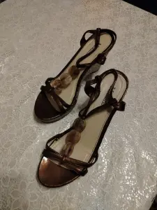 Женская обувь