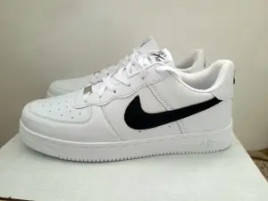 Новые мужские кроссовки Nike