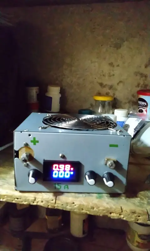 Лабораторный блок питания.