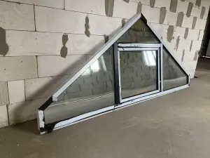 Треугольное окно