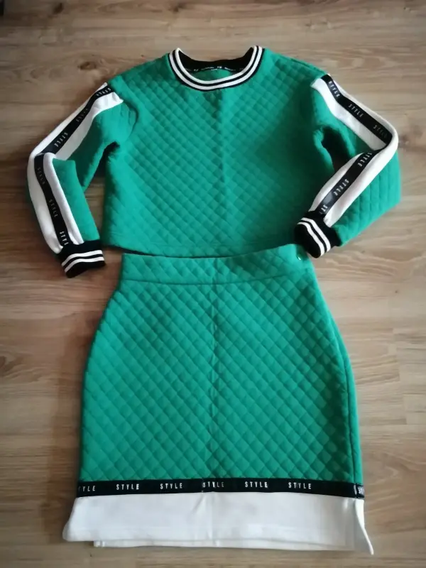 Костюм (толстовка, юбочка), 11-12лет