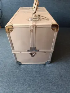 Чемодан косметичка