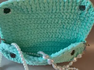 Мятная сумочка для телефона.