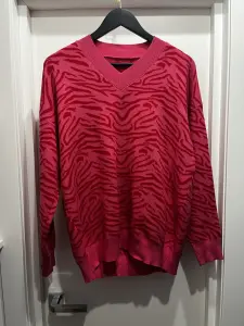 свитер новый