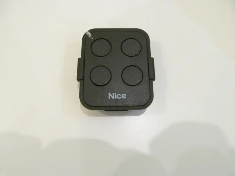 Пульт ДУ для ворот, ролет, шлагбаумов новый, Nice FLO4RE