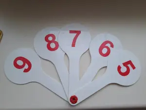 Веера цифр от 1-10 и знаков математических,  пластиковые, б.у