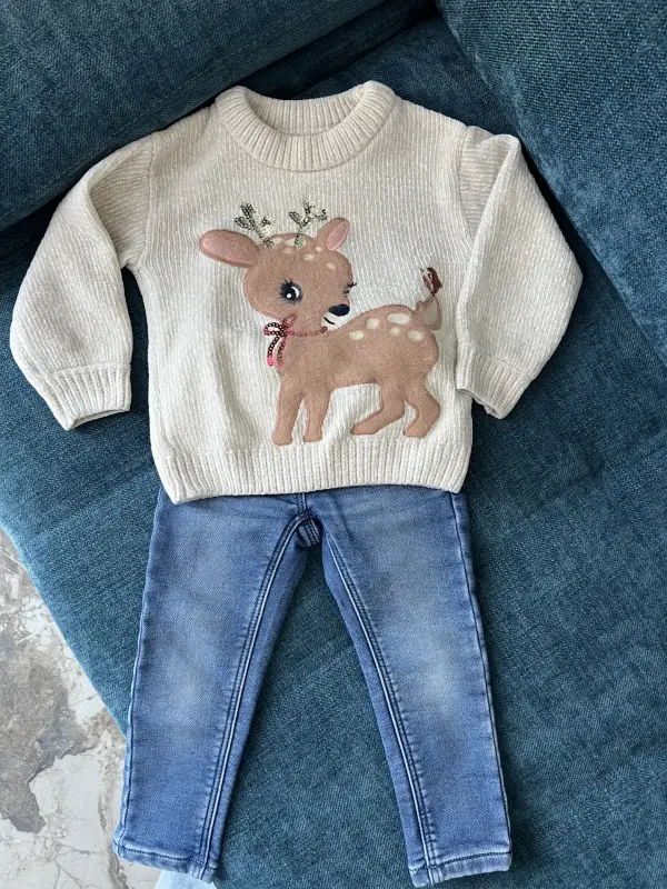 Утеплённые джинсы и свитер