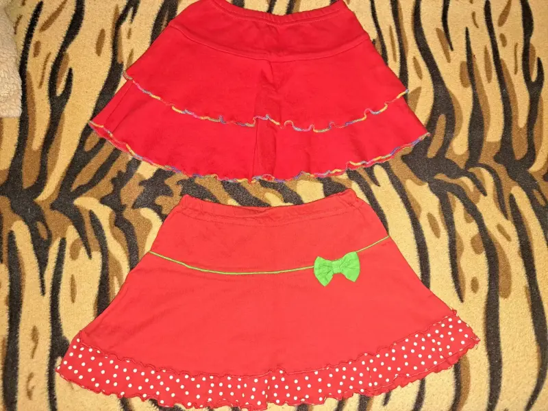 Юбки красные на 2-3года (р.92-96), б.у-2шт