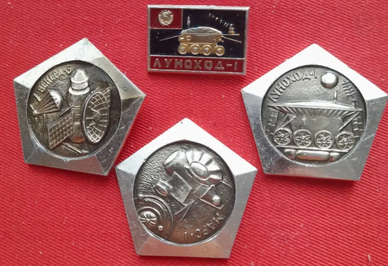 значки из ссср- - космос