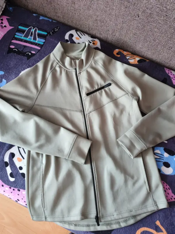 Спортивная кофта