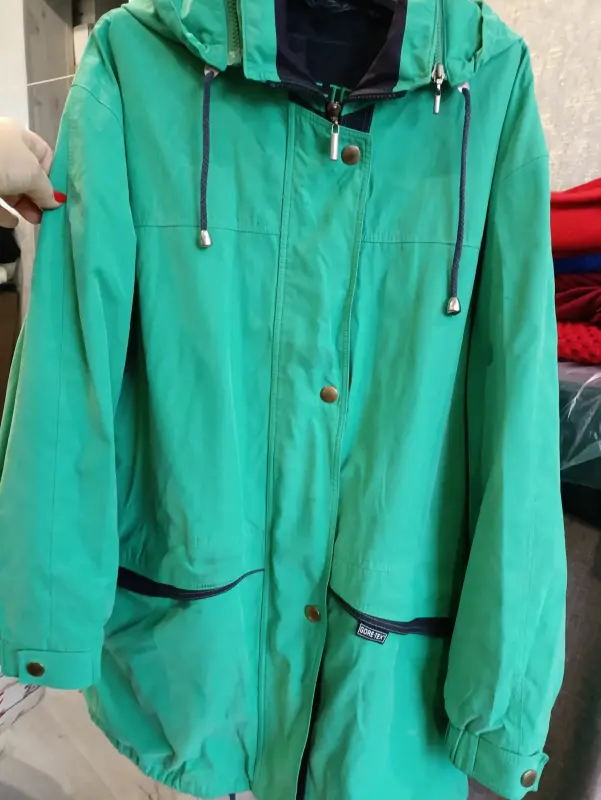 Ветровка женская.