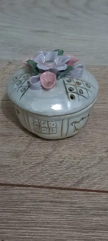 Винтажная маленькая шкатулка