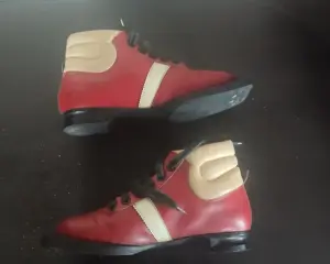 Ботинки лыжные. Нат. кожа р.37 Крепление в подарок