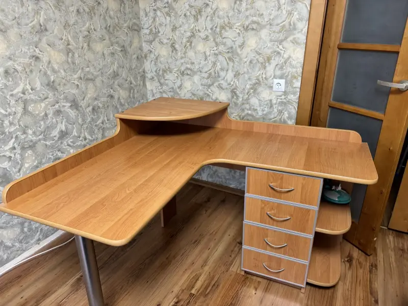 Стол письменный / компьютерный