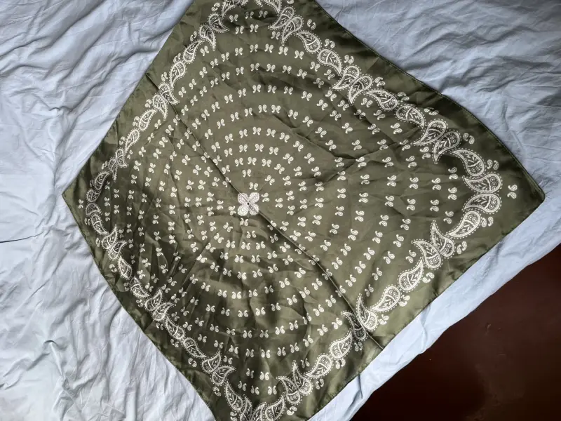 Женские аксессуары - Платок атласный - Вся Беларусь Платок атласный - Вся Беларусь - 237359 - Доска объявлений Kupika.by