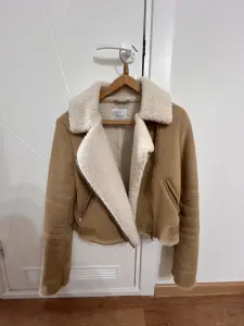 Дубленка Bershka