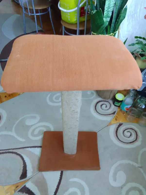 Когтеточка с лежанкой для кота