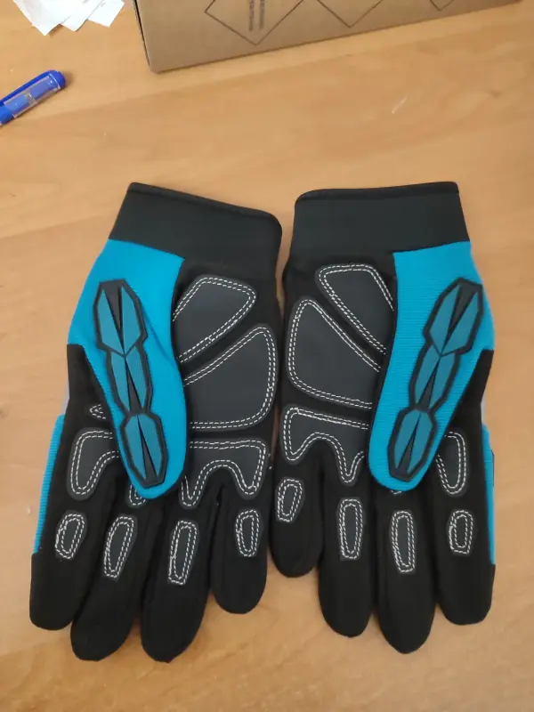 Перчатки фирмы makita