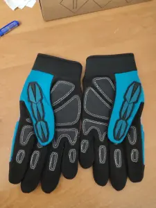 Перчатки фирмы makita