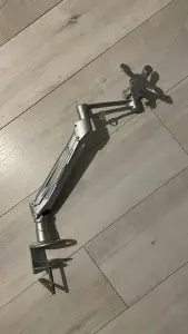 кронштейн с газлифтом