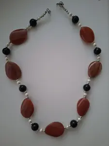 Бусы из натуральных камней