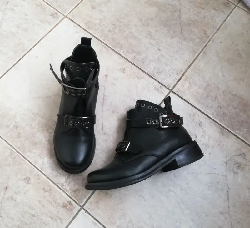 Модные ботинки в байкерском стиле чёрного цвета с пряжками р.36 - Вся Беларусь - 236297 - Доска объявлений Kupika.by - Фото 3