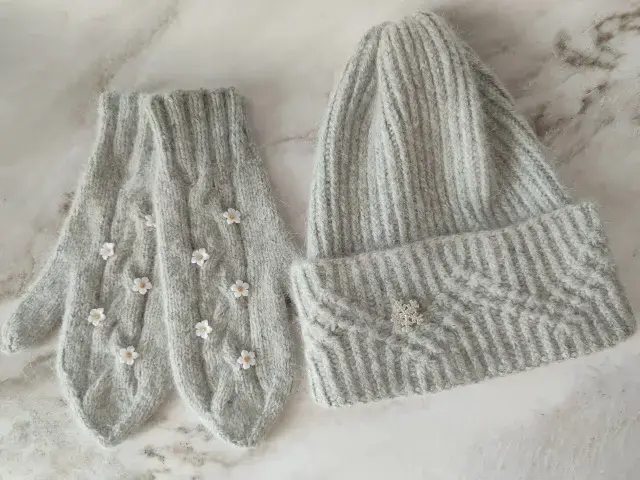 Женские аксессуары - Комплект шапочки и варежек серого цвета - Вся Беларусь - Фото 2 Комплект шапочки и варежек серого цвета - Вся Беларусь - 237240 - Доска объявлений Kupika.by - Фото 2