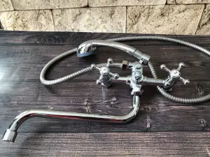 Смеситель для Ванны и Душа НОВЫЙ