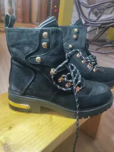 Женские ботинки