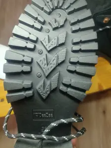 Женские ботинки