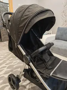 Продам детскую прогулочную коляску.