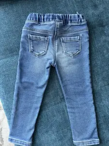 Утеплённые джинсы и свитер