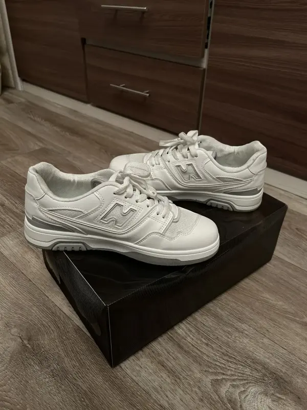 Кроссовки женские