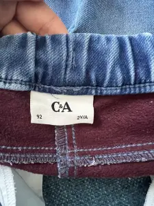 Утеплённые джинсы и свитер