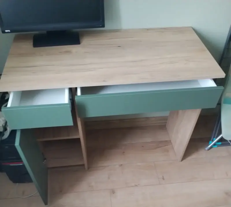 Письменный стол. Новый , с Озона. Не подошёл.