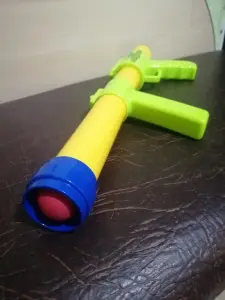 Игровой пистолет (автомат)