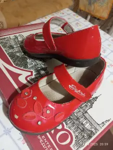 Туфли лаковые на девочку