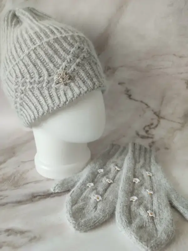 Женские аксессуары - Комплект шапочки и варежек серого цвета - Вся Беларусь - Фото 3 Комплект шапочки и варежек серого цвета - Вся Беларусь - 237240 - Доска объявлений Kupika.by - Фото 3