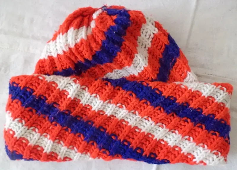 Женские аксессуары - Берет коричневый и шапка вязанные, б.у-2шт - Вся Беларусь - Фото 2 Берет коричневый и шапка вязанные, б.у-2шт - Вся Беларусь - 237400 - Доска объявлений Kupika.by - Фото 2