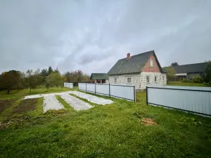 Дом  в жилой деревне Лешница