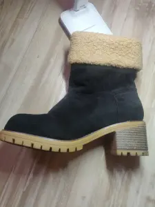 Женские ботинки